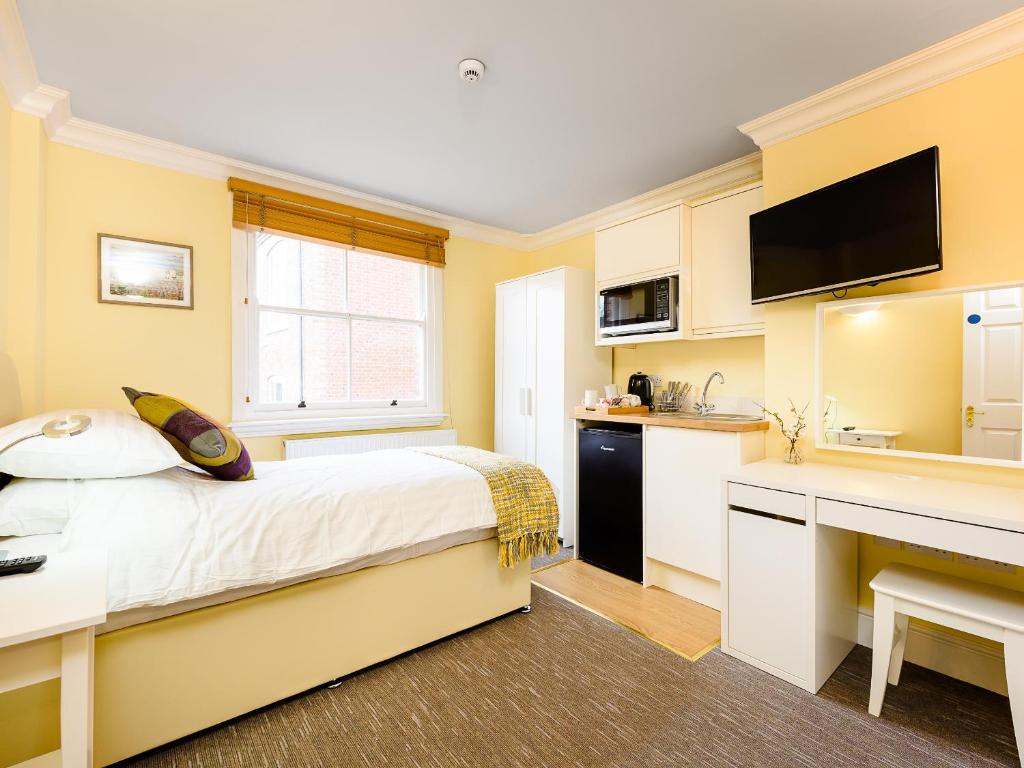 1 Riverside Apartments room 5